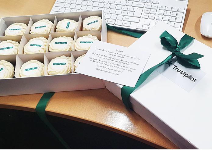 Trustpilot muffin box opened with message for 247 blinds