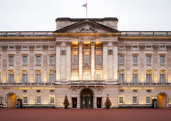 An outside view of Buckingham Palace