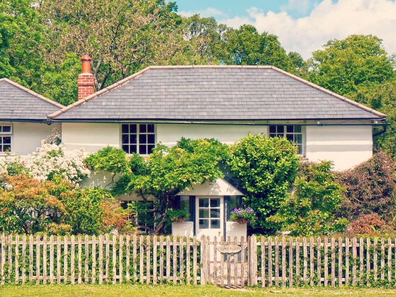 17/04/2017-4 Ways to add country style to your home